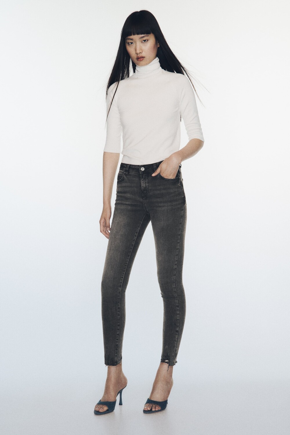 

Джинсы скинни со средней посадкой z1975 Zara, темно-серый