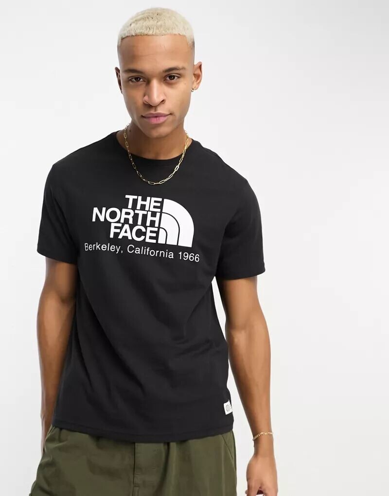 

Черная футболка из ненужного материала The North Face Heritage Berkeley California