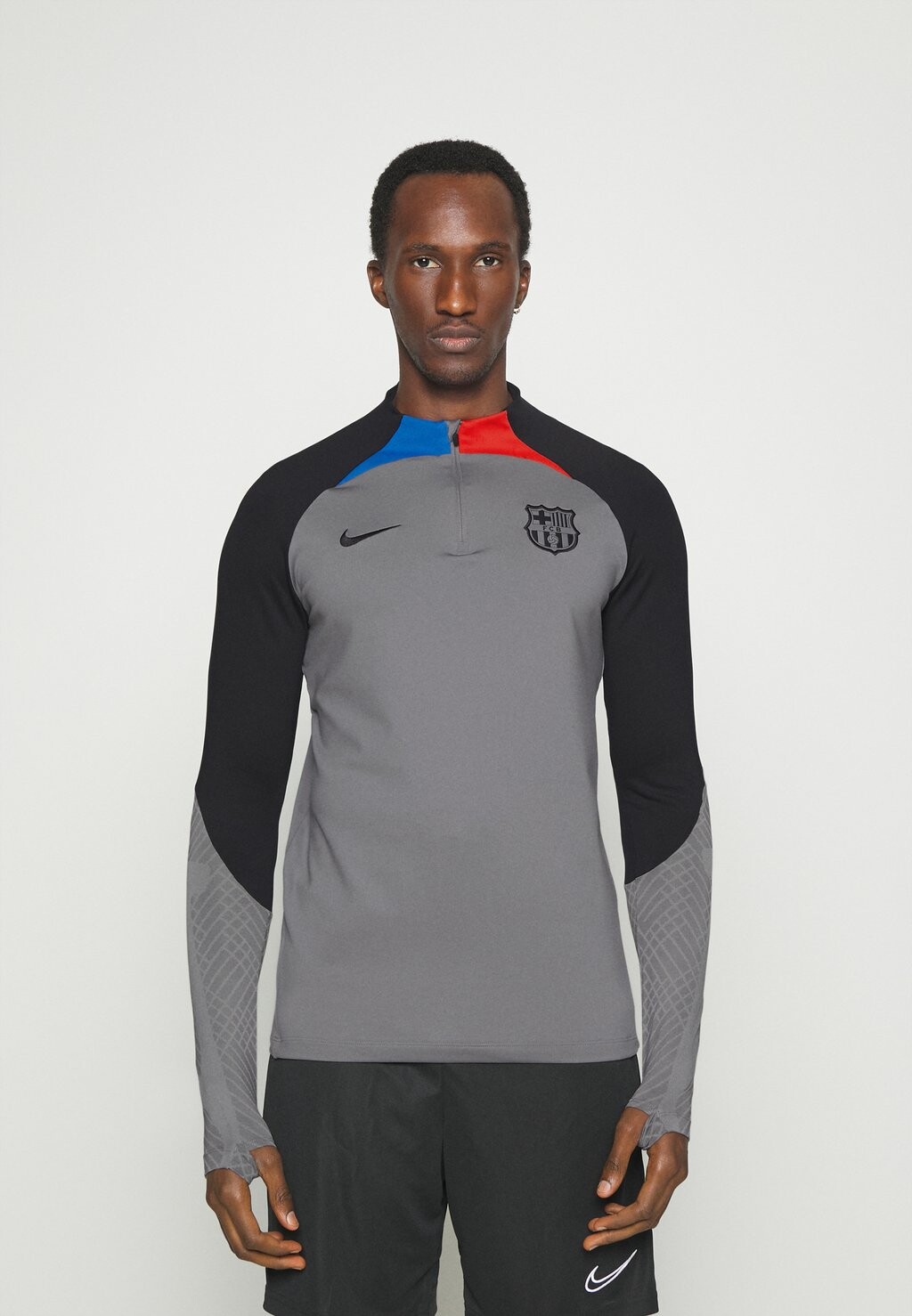 

Спортивная футболка Nike