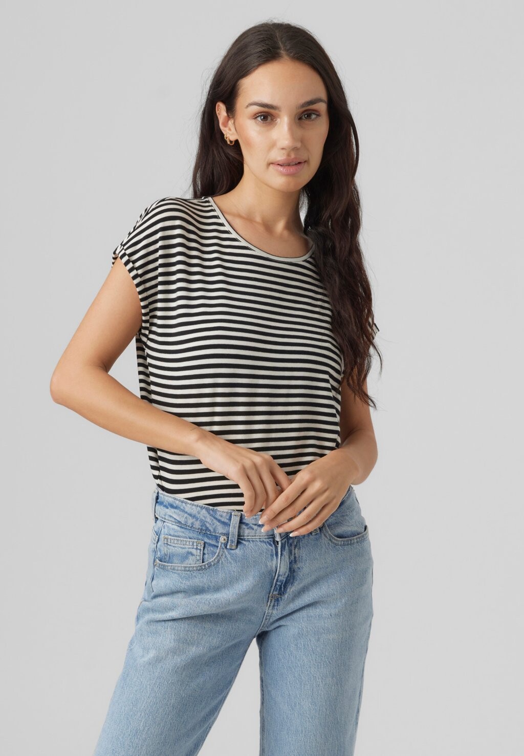 

Футболка с принтом VMAVA Vero Moda, цвет black/pristine