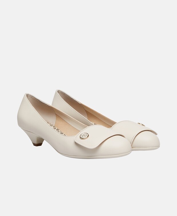 

ТУфли лодочки Salvatore Ferragamo, белый