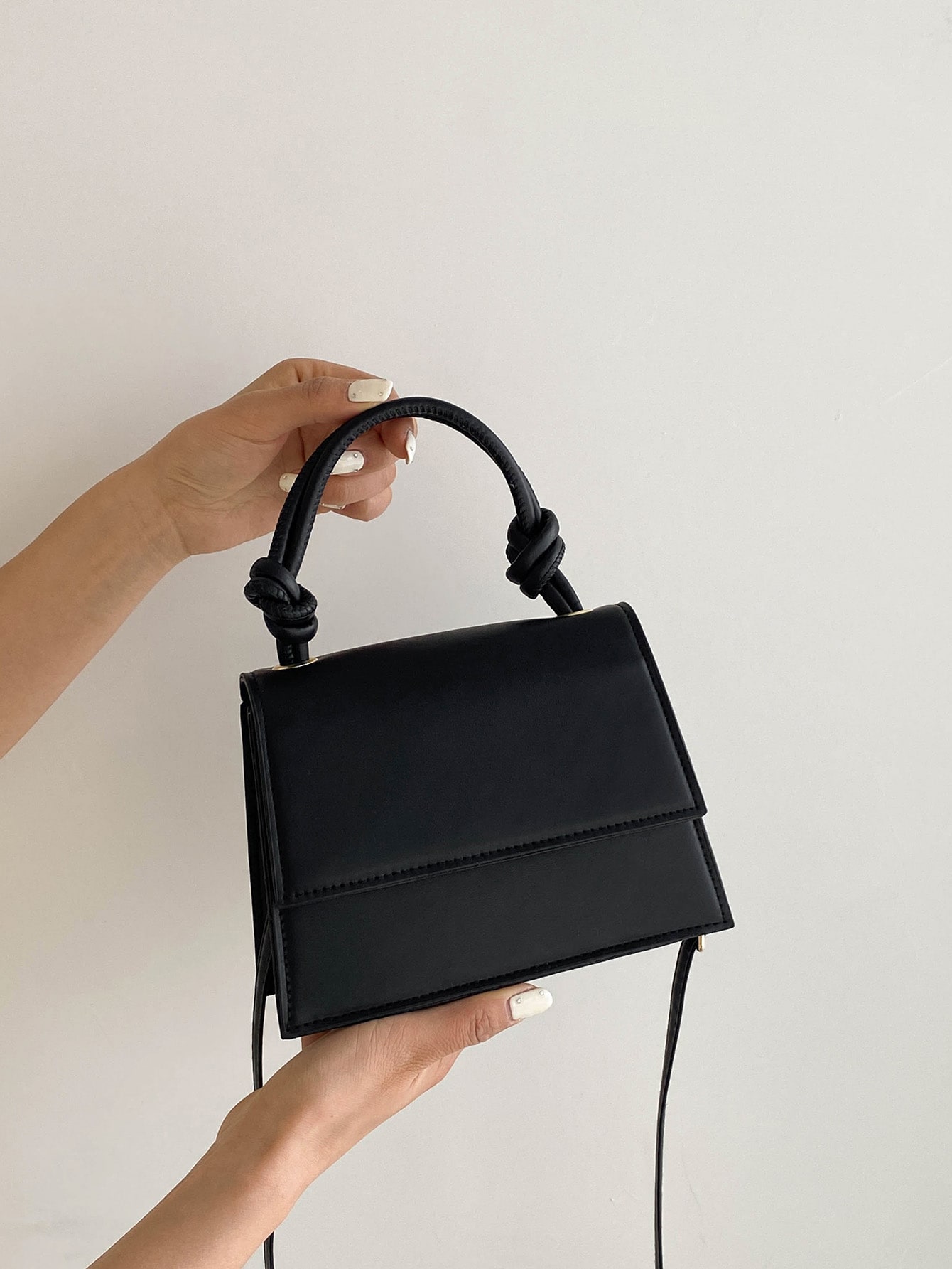 Мини-квадратная сумка Однотонная черная верхняя ручка Элегантный стиль Минималистская текстурированная сумка с верхней ручкой, черный