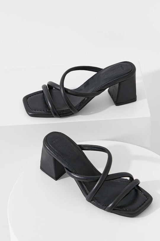 

Кожаные босоножки Answear Lab, черный
