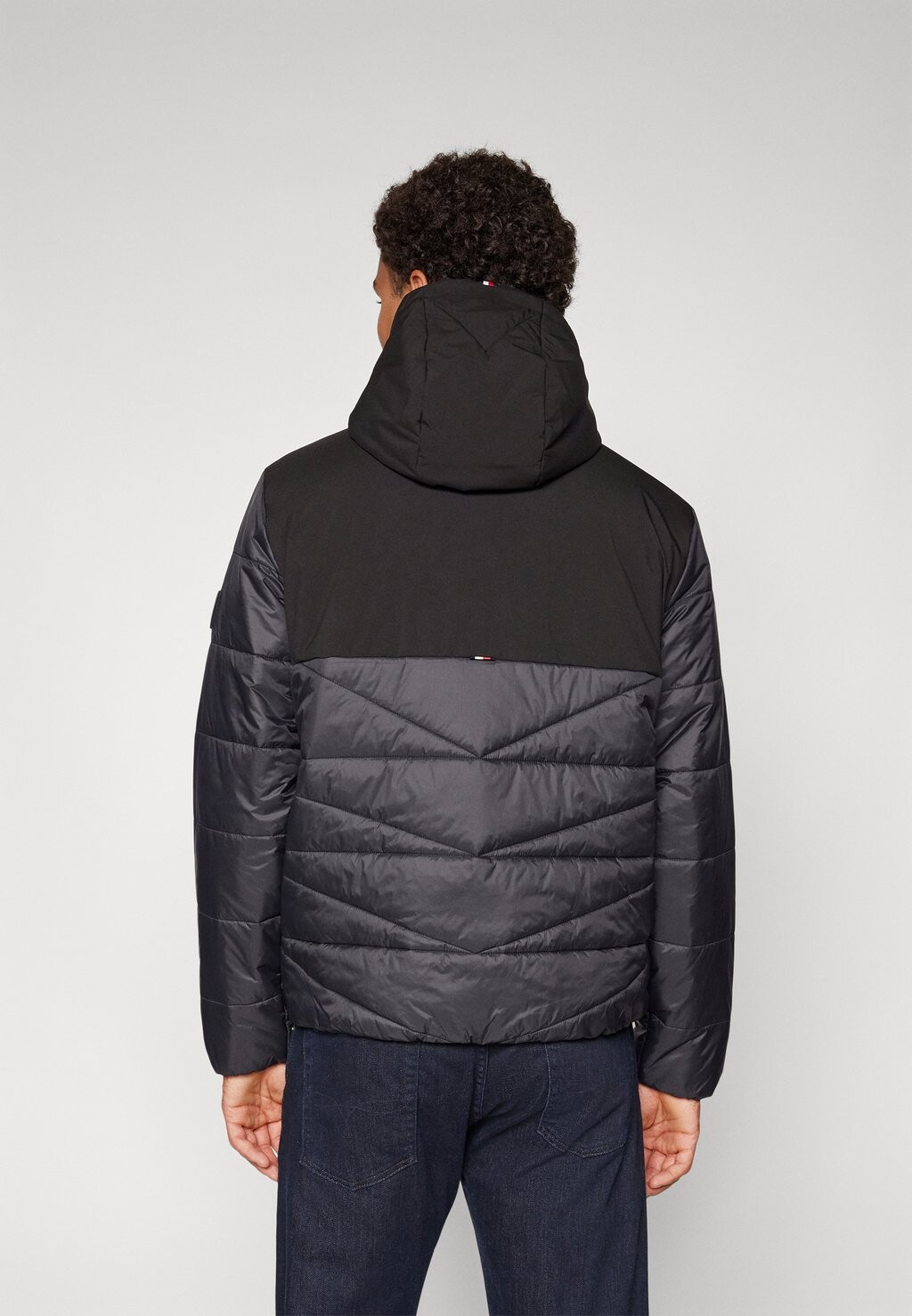 

Легкая куртка MIXED MEDIA JACKET Tommy Hilfiger, черный