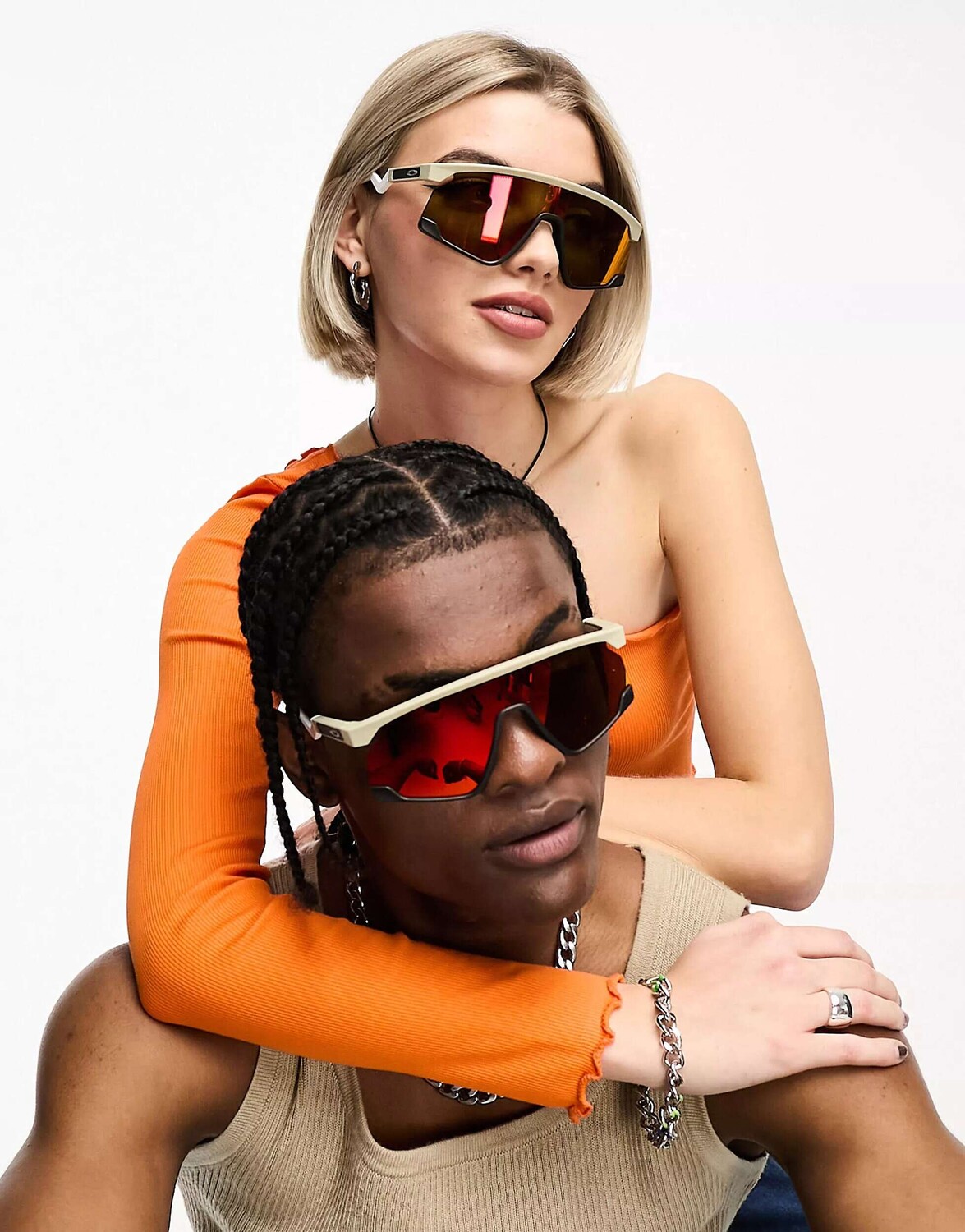 

Солнцезащитные очки Oakley BXTR белого цвета с оранжевыми линзами