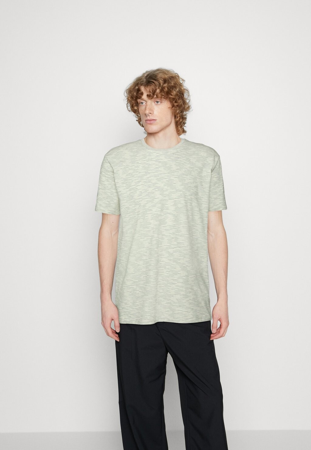 

Футболка с принтом Esprit, зеленый