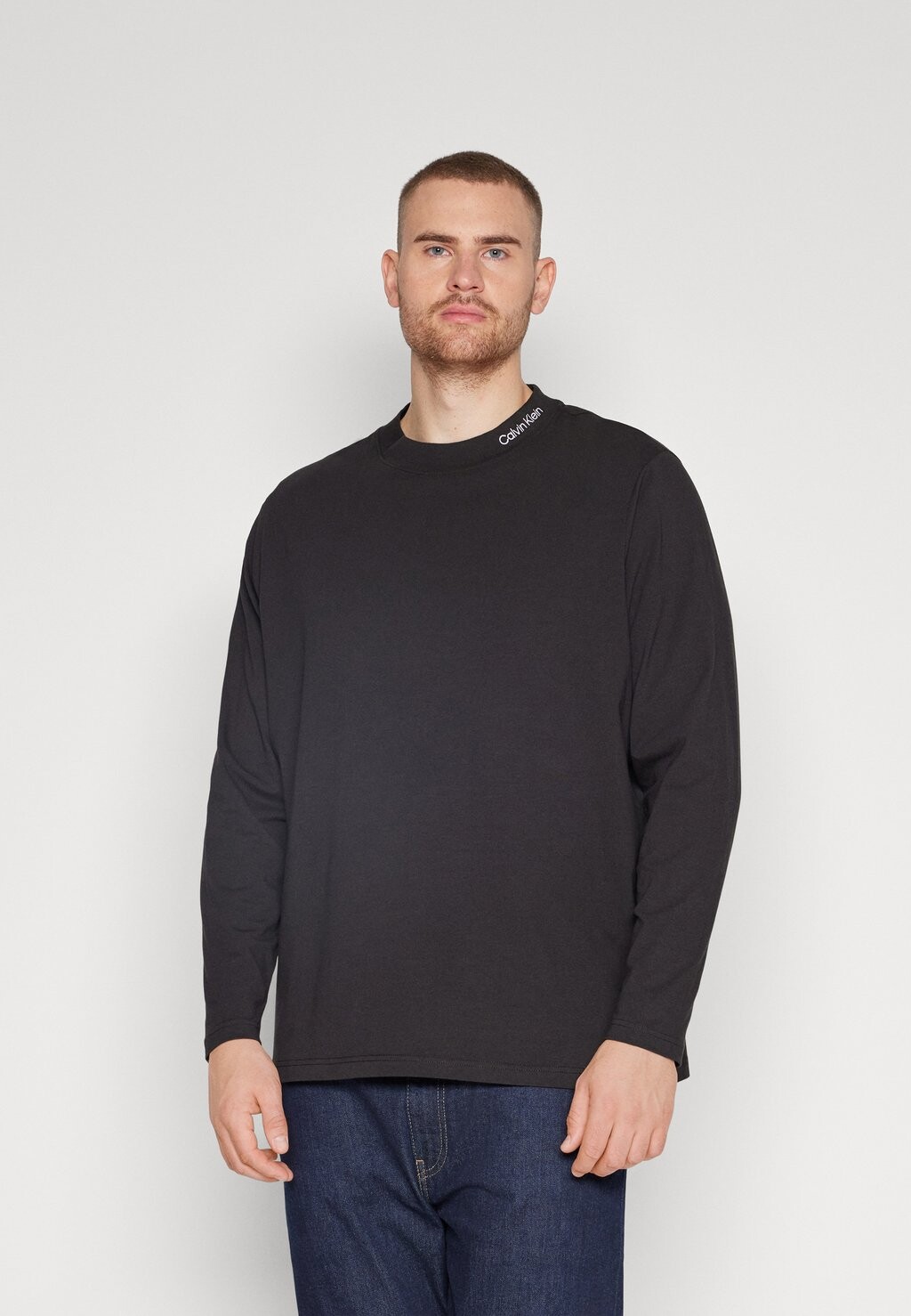 

Футболка с длинным рукавом Mock Neck Logo Calvin Klein, черный