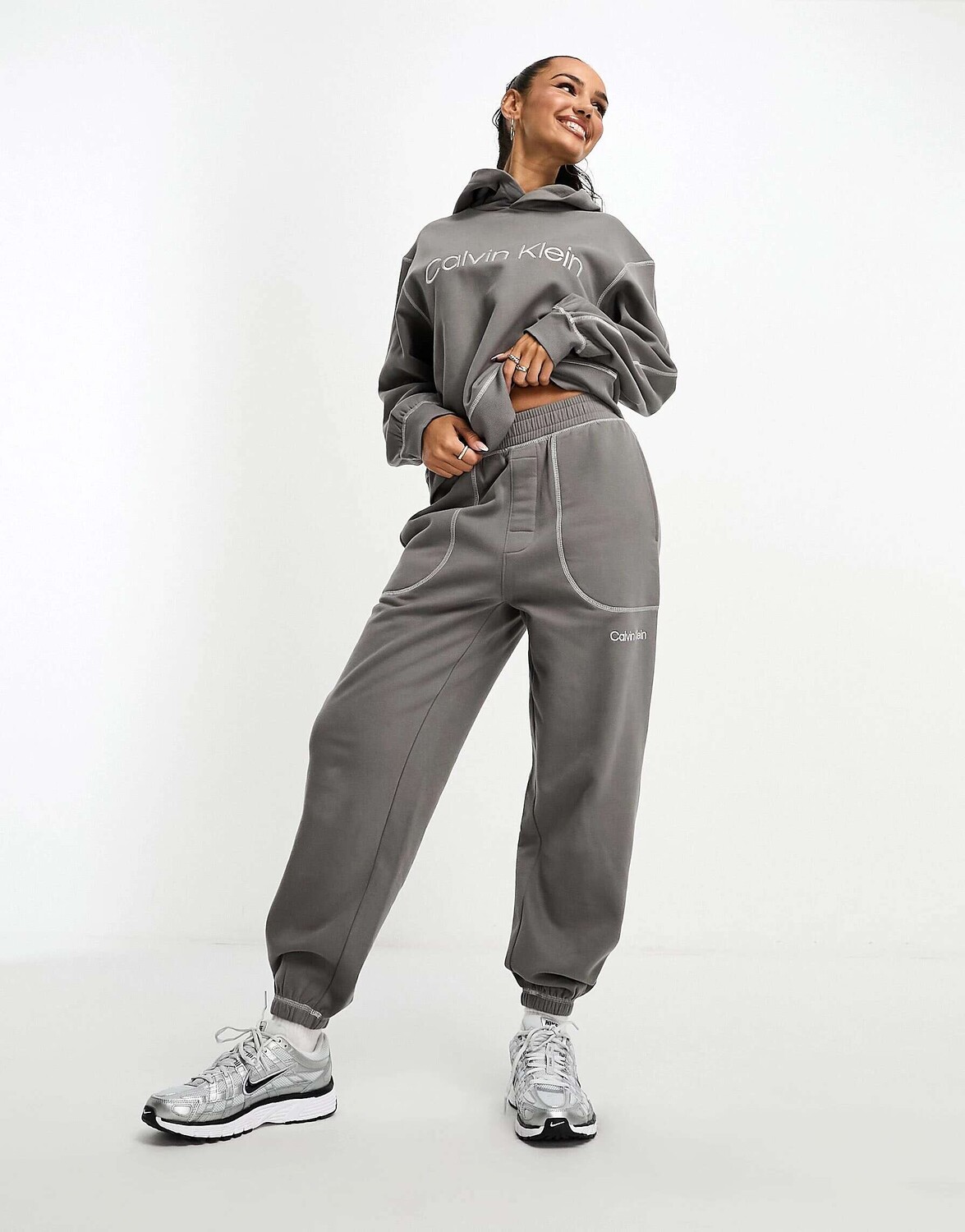 

Серые джоггеры Calvin Klein Future Shift