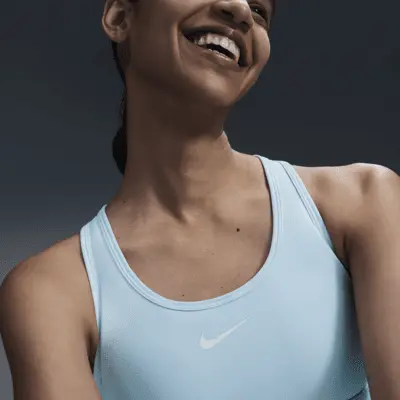 

Спортивный бюстгальтер Nike Swoosh Medium Support, цвет Glacier Blue/White