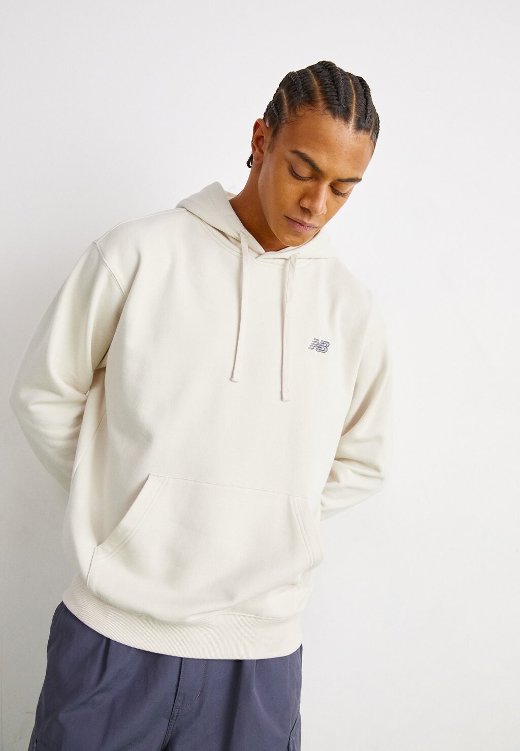 Толстовка SPORT ESSENTIALS SMALL LOGO HOODIE New Balance, цвет beige