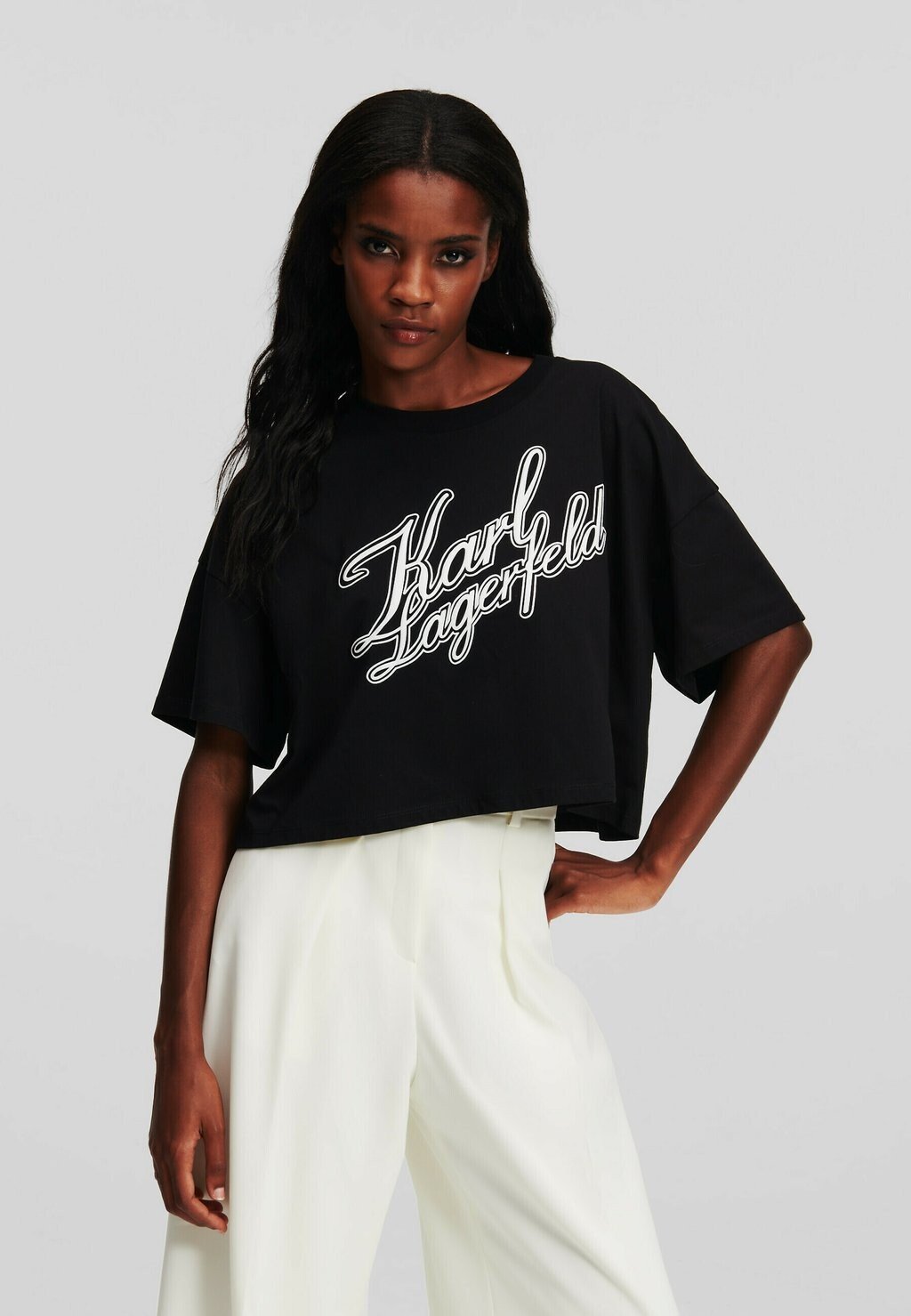 

Футболка с принтом ATHLEISURE CROPPED KARL LAGERFELD, черный