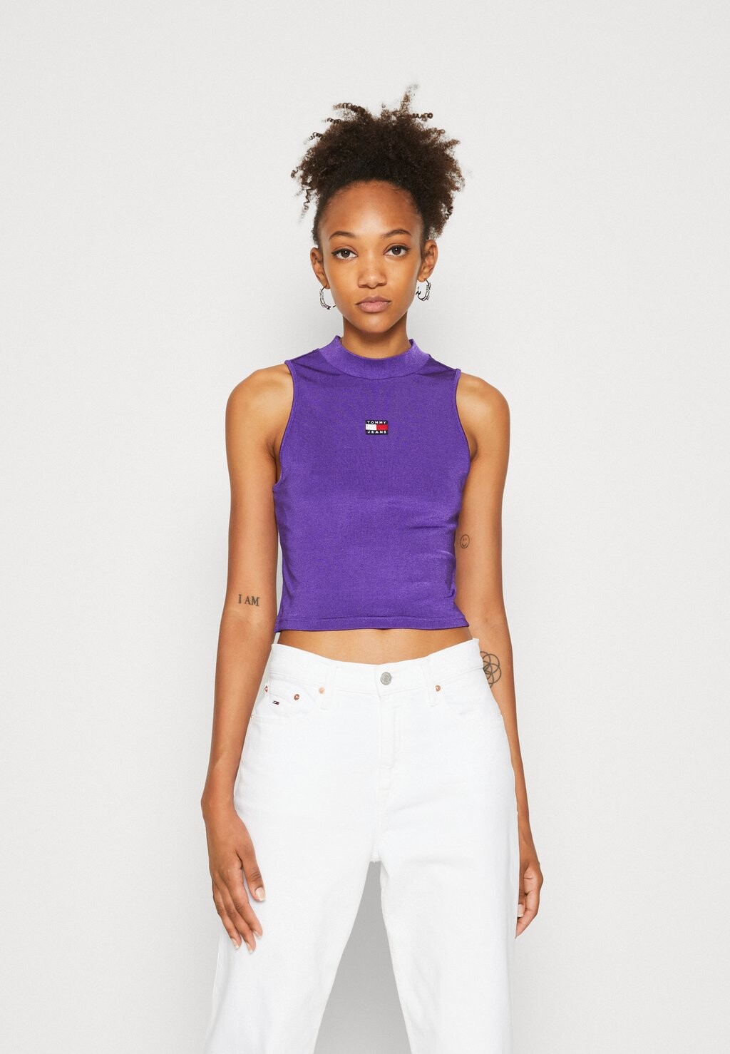 

Топ Tommy Jeans