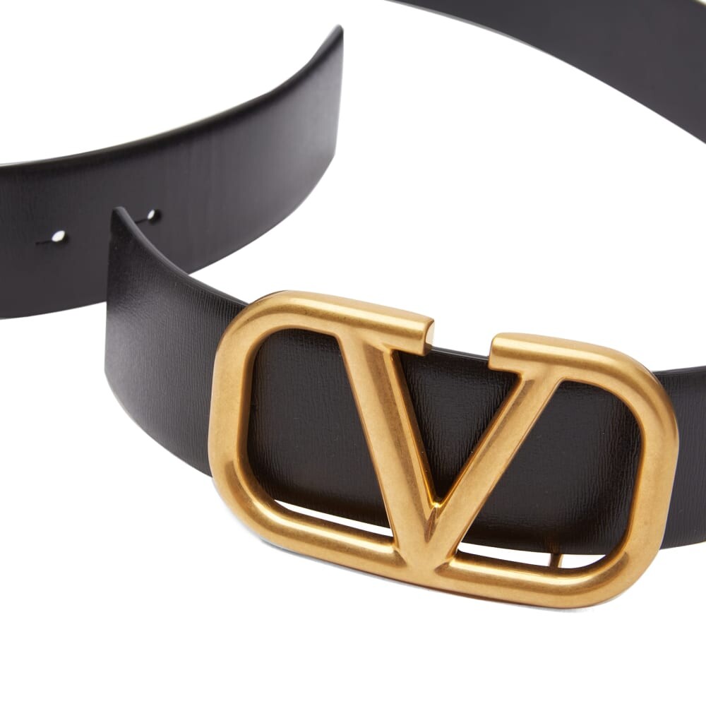 

Ремень Valentino с пряжкой и логотипом V, черный