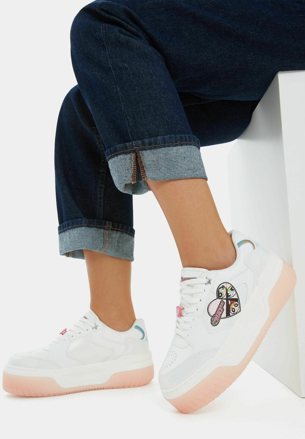

Низкие кроссовки Platform Powerpuff Bershka, белый