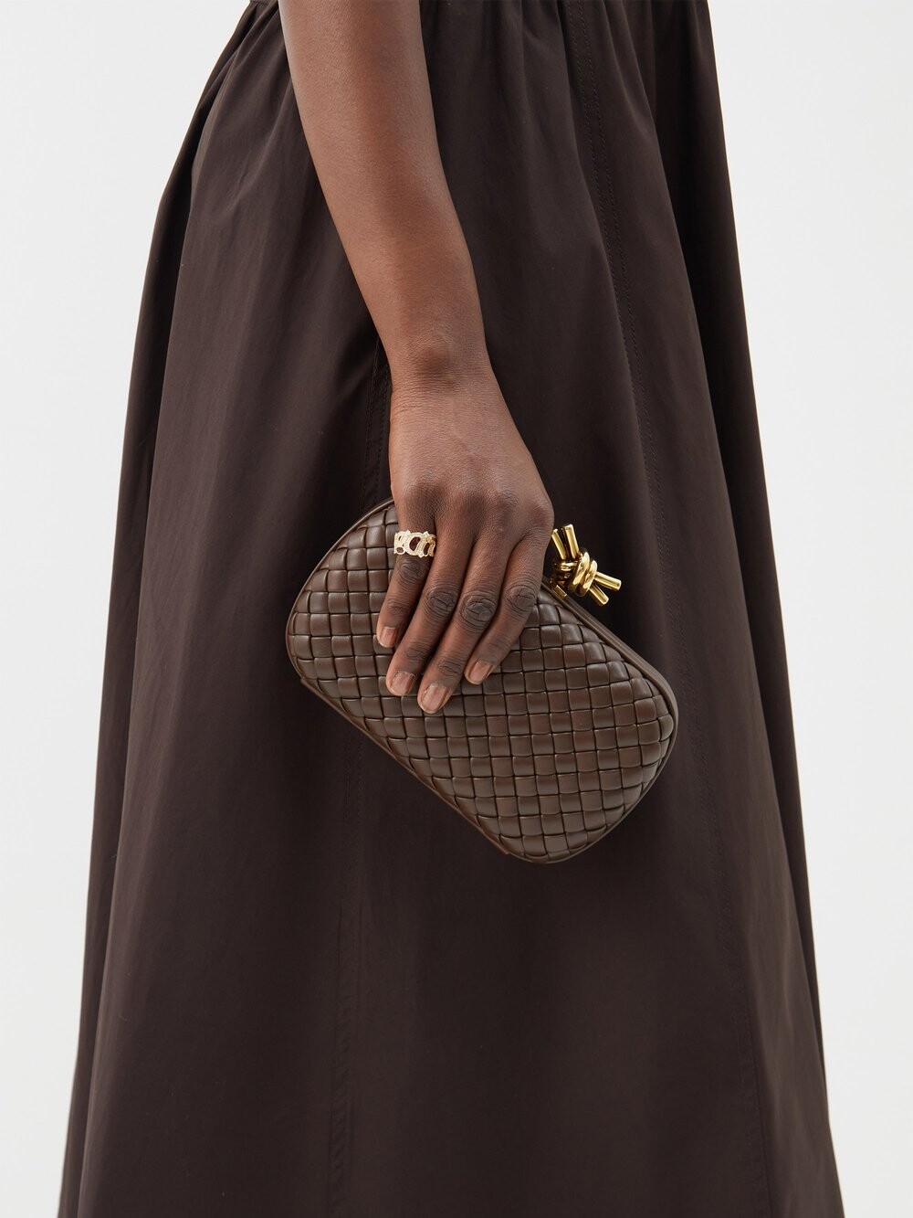 

Клатч минодьер из кожи intrecciato с узлом Bottega Veneta, коричневый