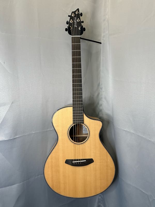 Акустическая гитара Breedlove Oregon 2023 - Sitka / Myrtylwood