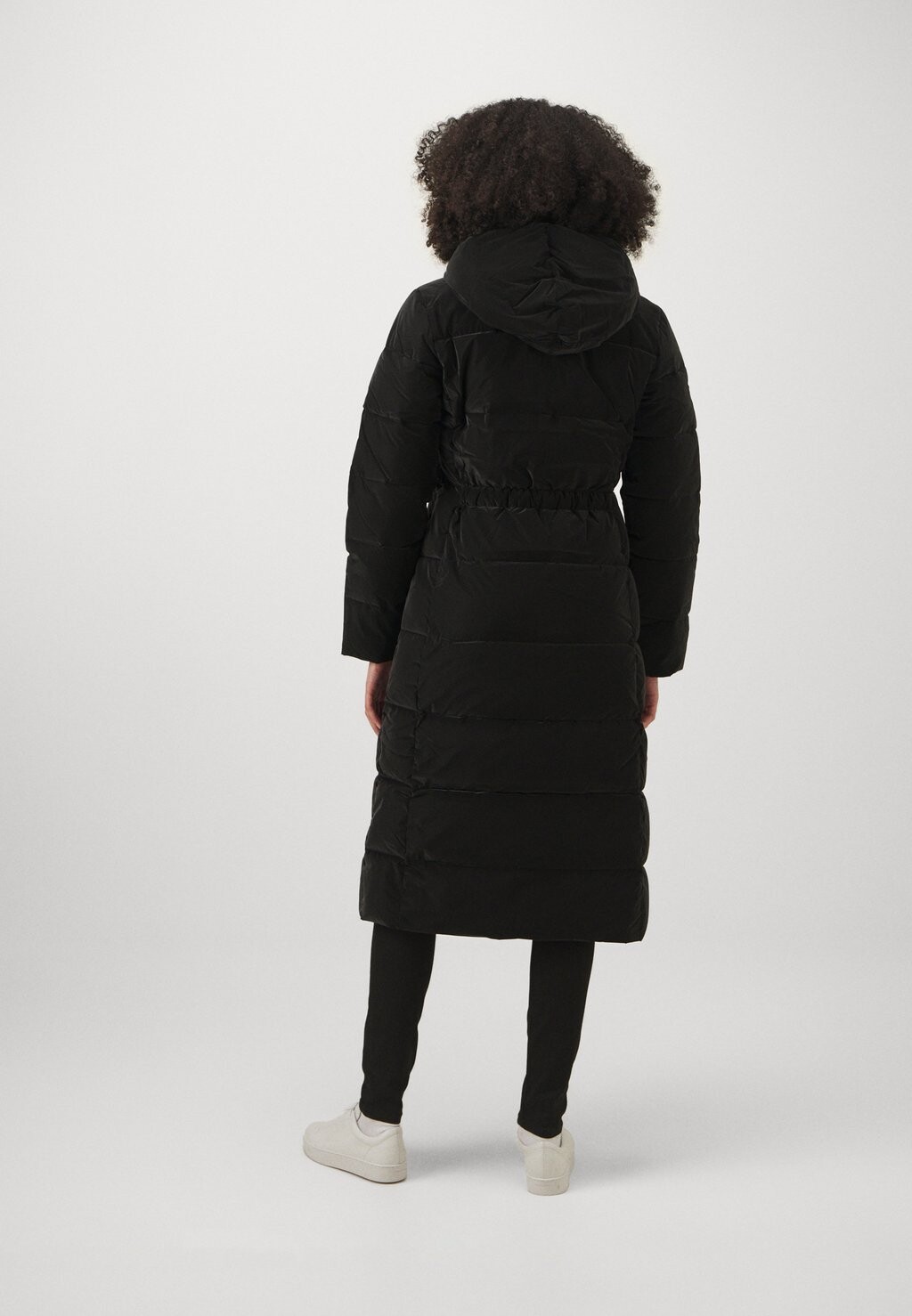 

Зимнее пальто SOFT TOUCH LONG FITTED PUFFER Calvin Klein, черный