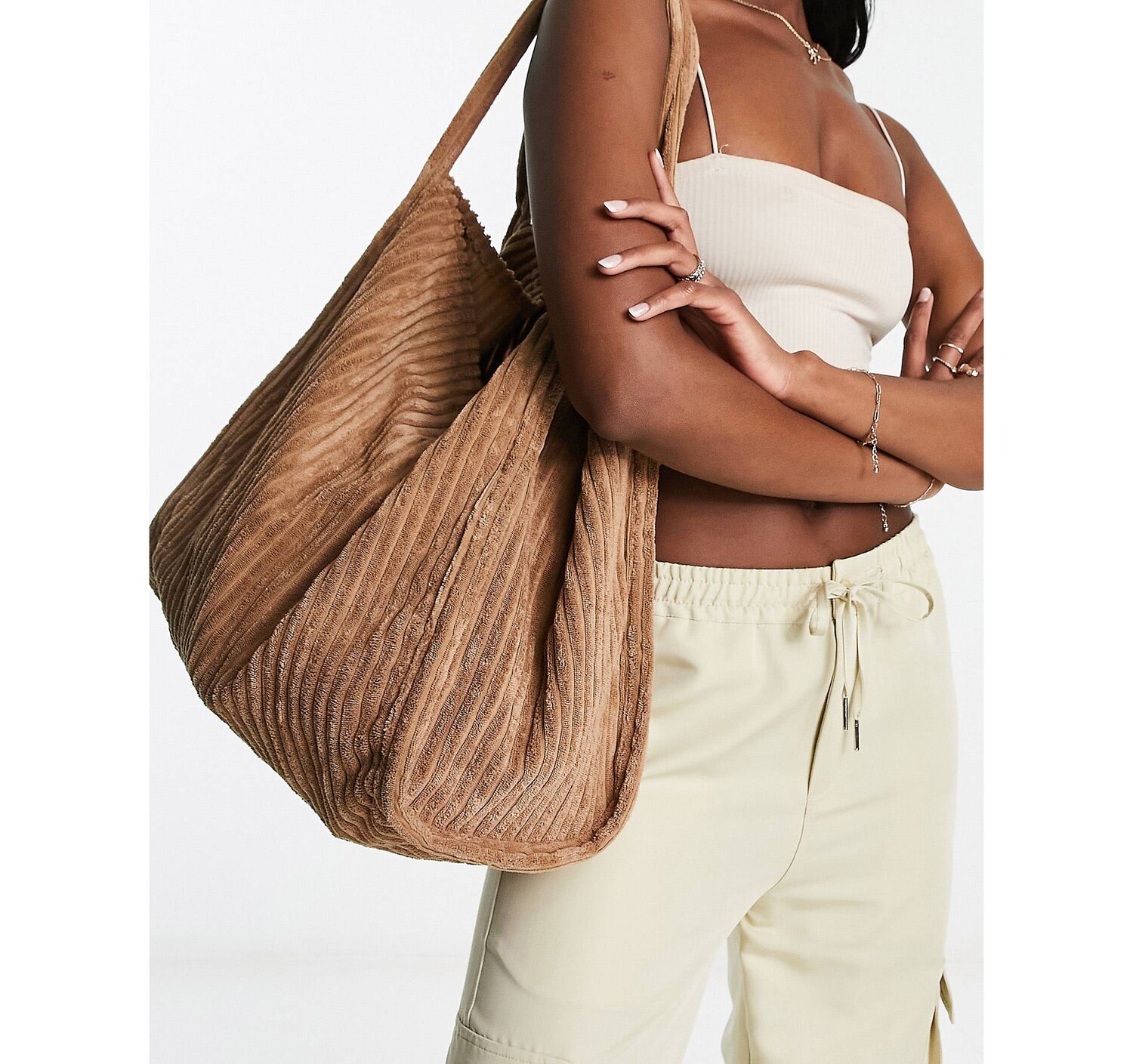 

Коричневая вельветовая сумка-тоут ASOS DESIGN