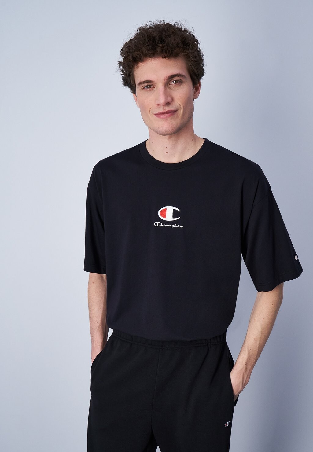 

Футболка с принтом Crewneck Icons Champion, черный