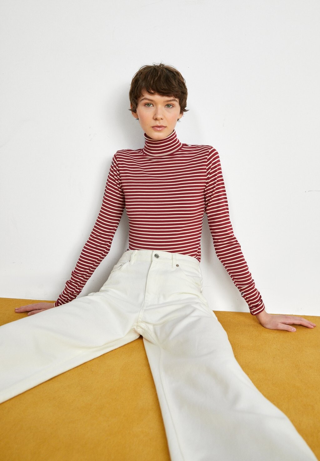 

Свитшот Levi's Водолазка со сборками, цвет dill syrah