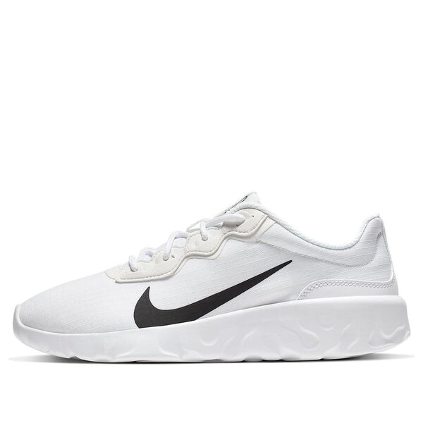 

Кроссовки исследуют страду Nike, белый