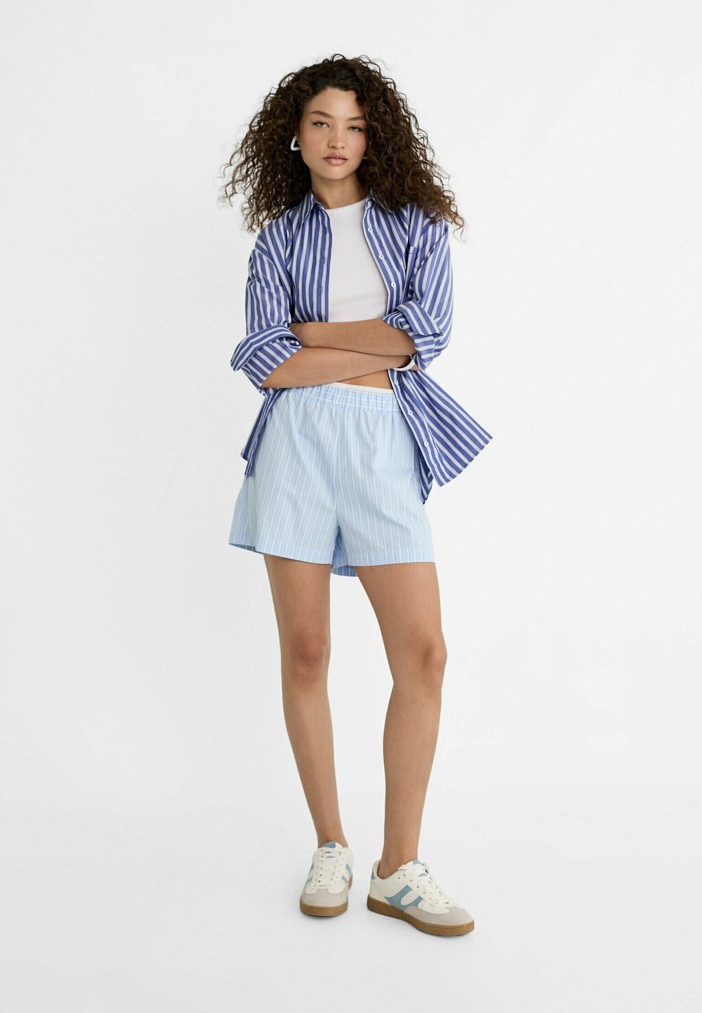 

Шорты STRIPED WITH CONTRAST ELASTICATED WAISTBAND Stradivarius, цвет Light Blue