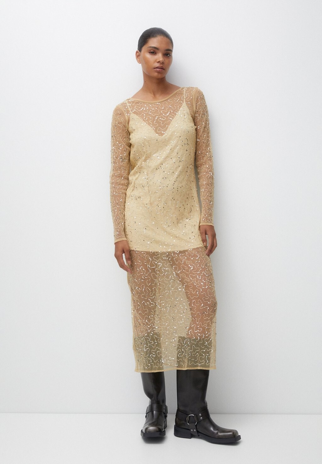 

Элегантное платье Transparent Sequinned PULL&BEAR, цвет gold coloured