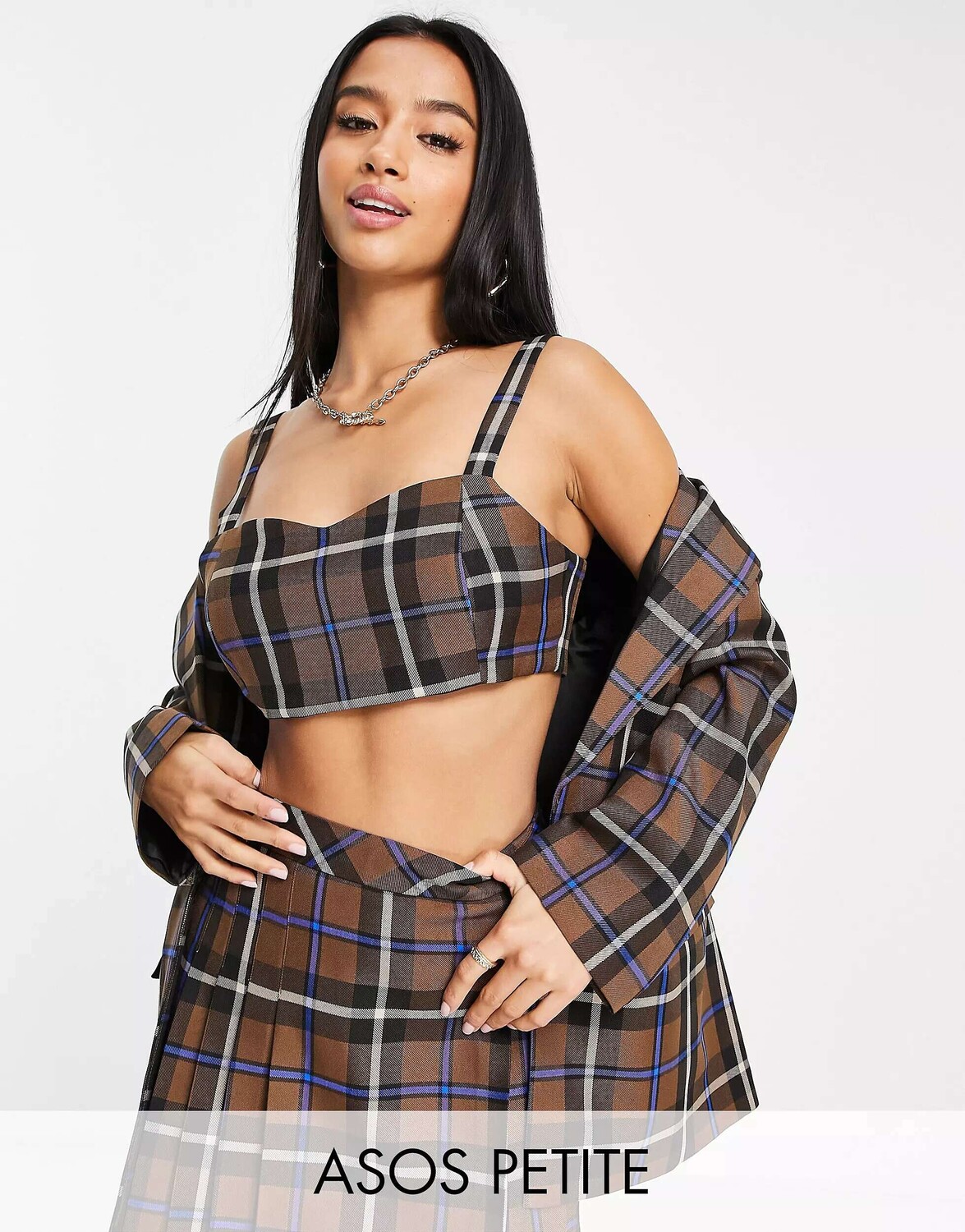 

Коричневый укороченный топ в клетку ASOS Petite