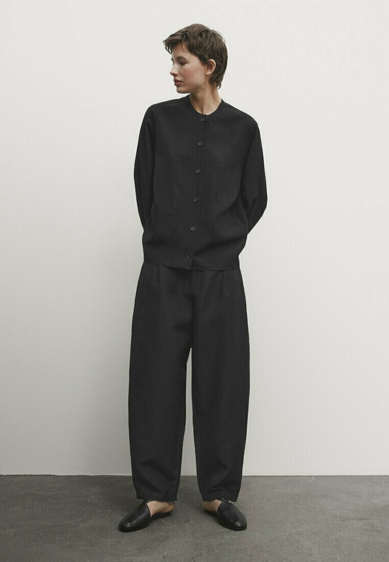 

Брюки DARTED CARROT FIT Massimo Dutti, цвет black