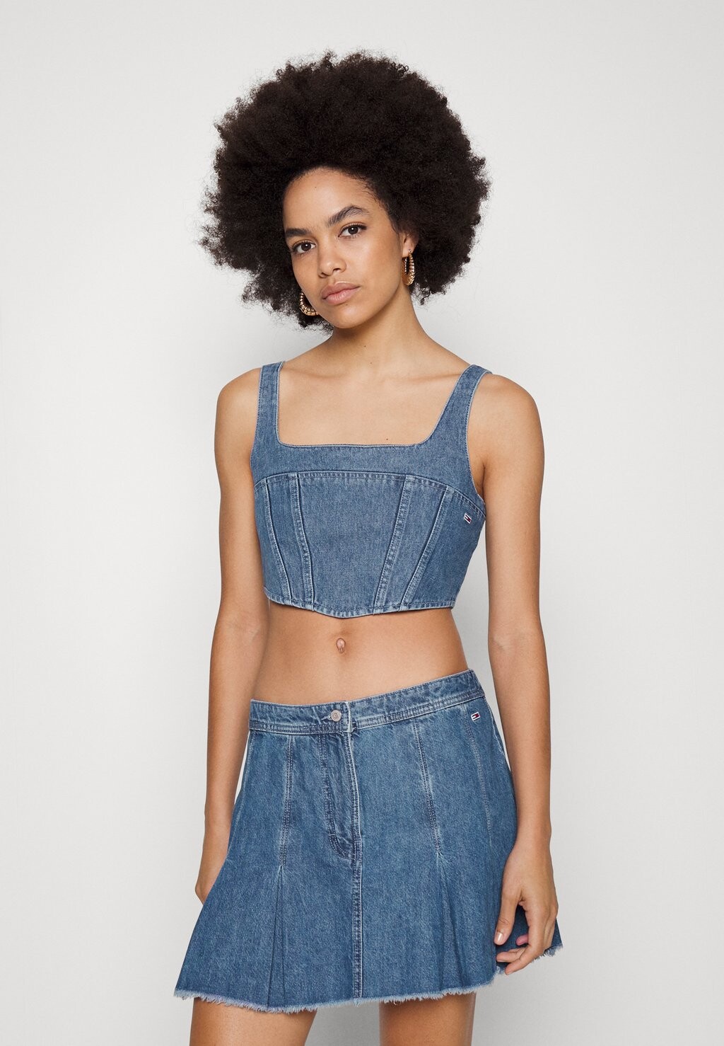 

Топ Tommy Jeans
