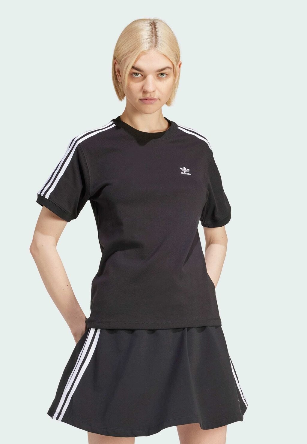 

Футболка с принтом adidas Originals, цвет black