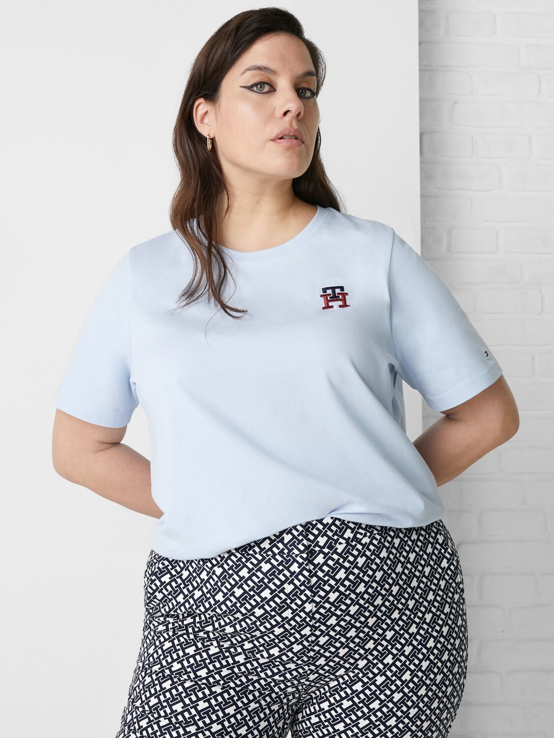 

Футболка с вышивкой Tommy Hilfiger Curve Monogram, свежий синий