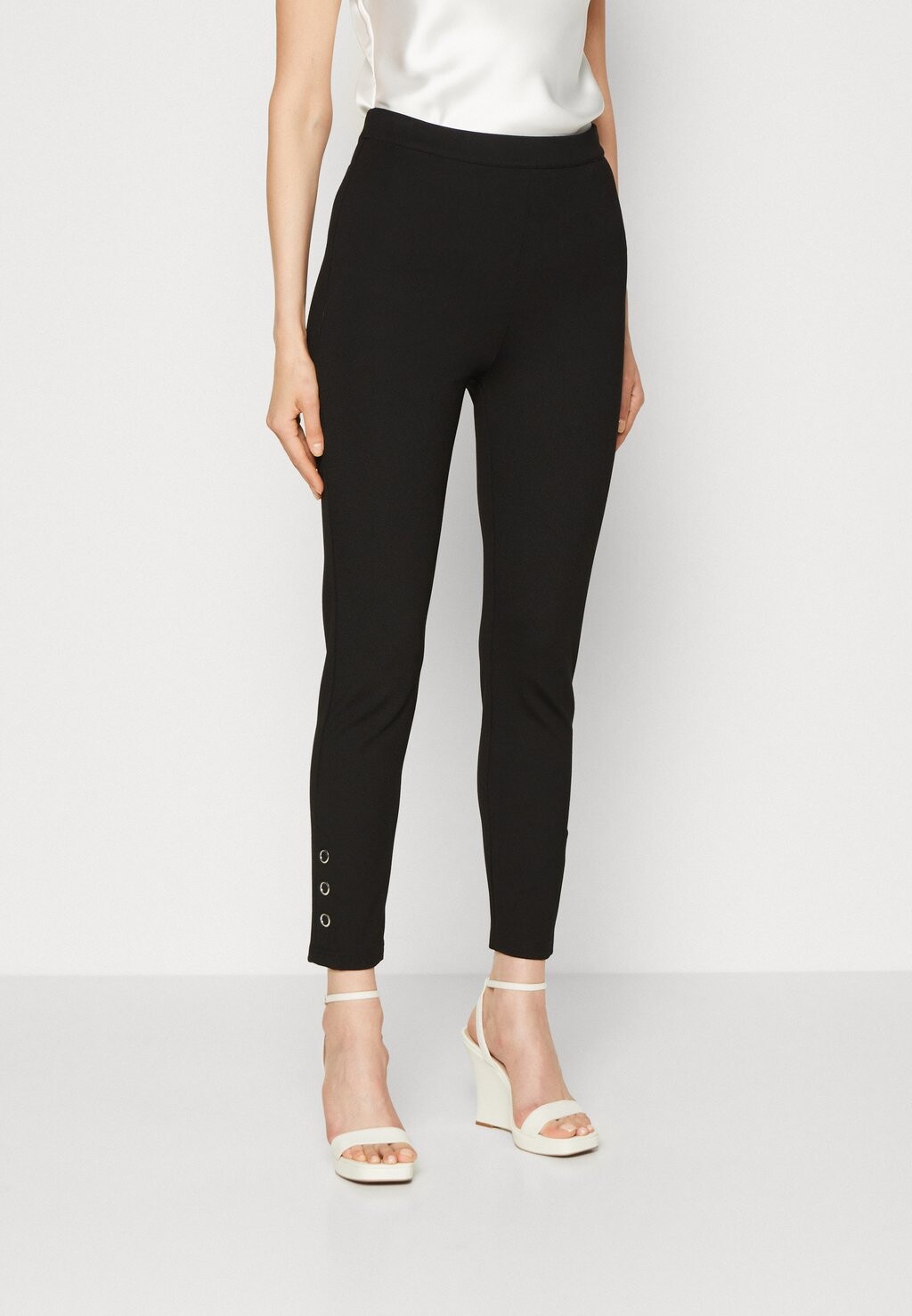 

Брюки Guess CLAUDIA RING ANKLE, цвет jet black