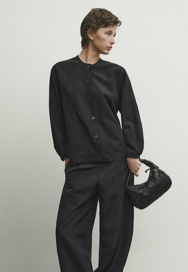 

Блузка Textured With Buttons Massimo Dutti, черный