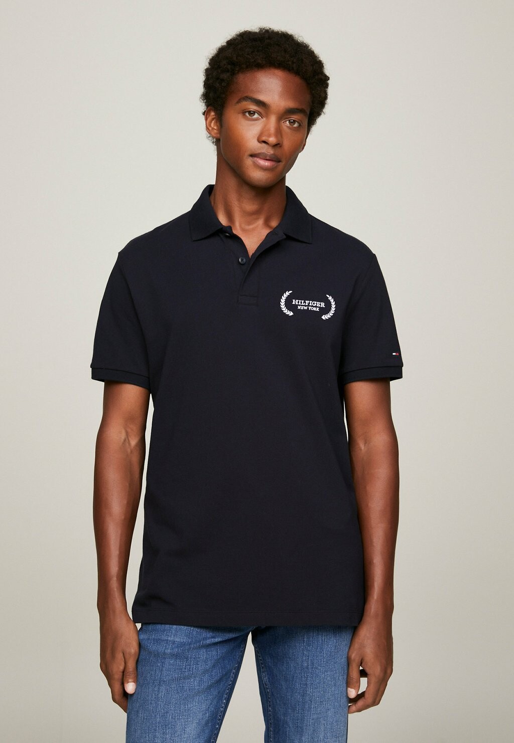 

Базовая футболка MONOTYPE REGULAR FIT Tommy Hilfiger, небо пустыни