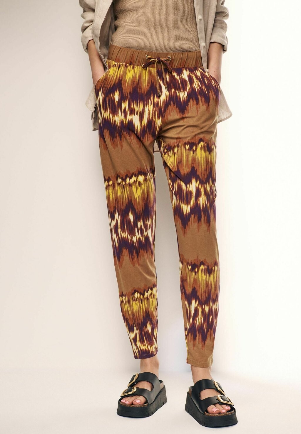 

REGULAR FIT Next, Спортивные штаны Next, коричневый тай-дай Joggers Tall