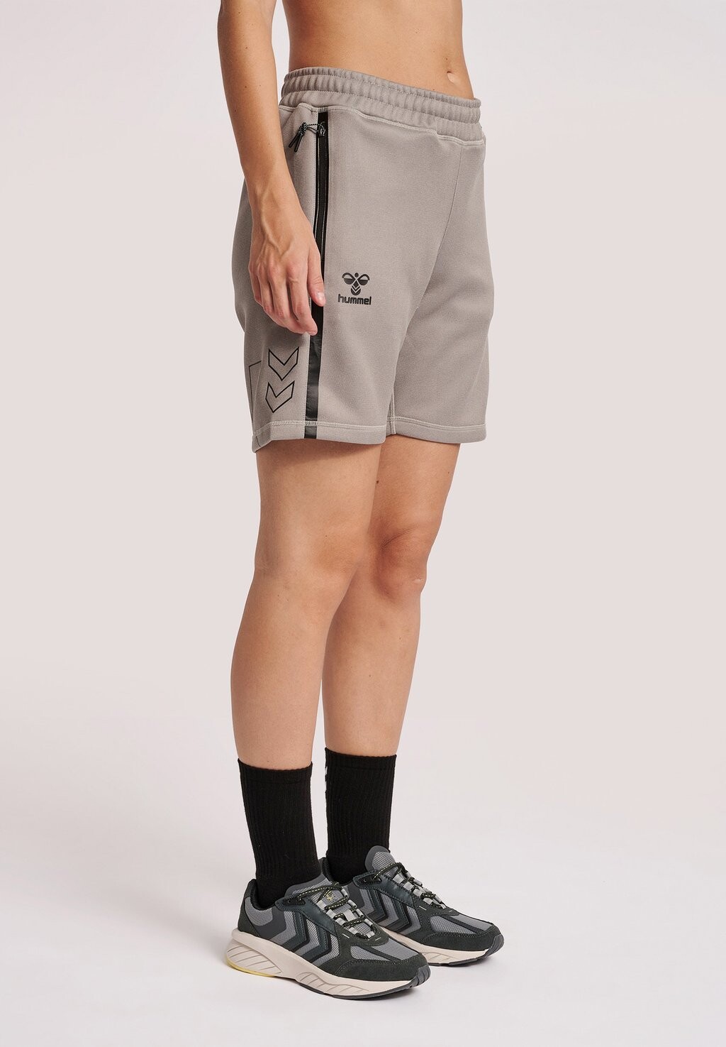 

Спортивные шорты Hummel, серый меланж