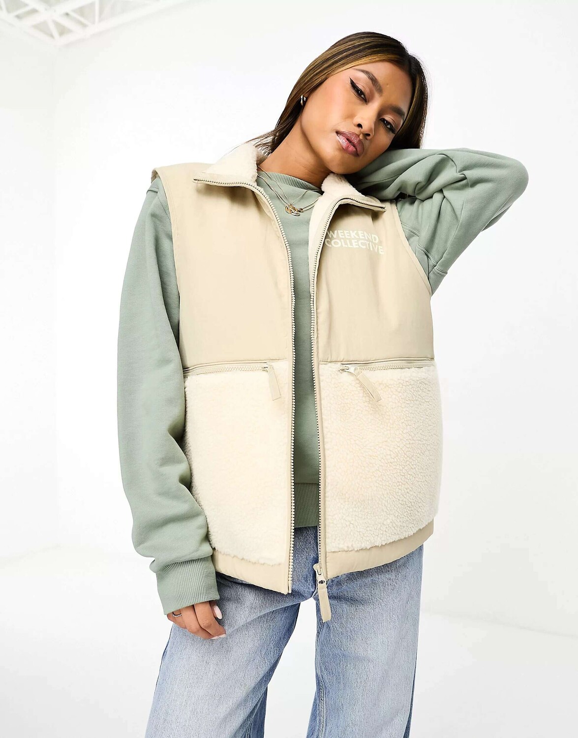 

Жилет из нейлона борг с молнией ASOS DESIGN Weekend Collective каменного цвета