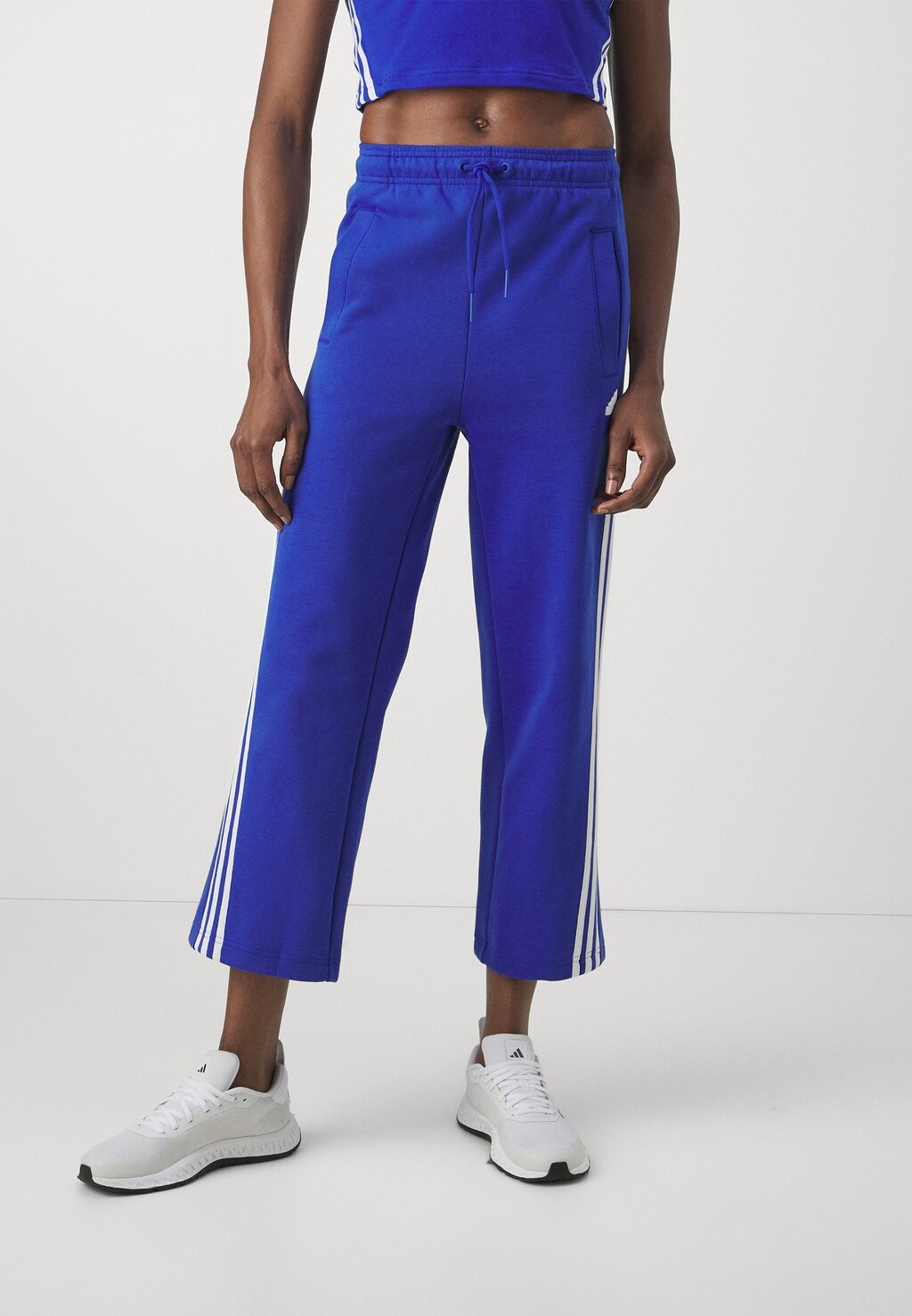 

Брюки adidas Sportswear FUTURE ICONS THREE STRIPEES OPEN HEM, цвет semi lucid blue