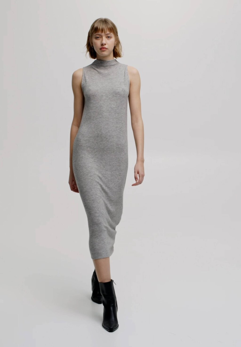 

Трикотажное платье PULL&BEAR