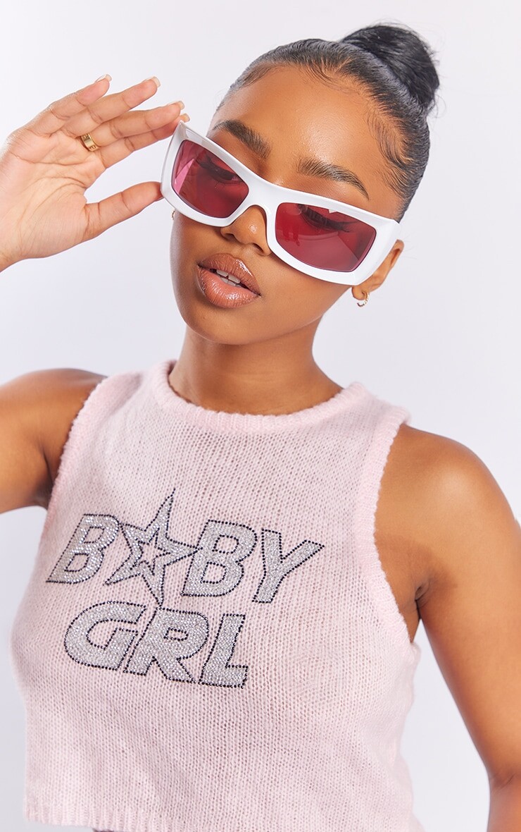 

PrettyLittleThing Белые солнцезащитные очки в изогнутой оправе с козырьком