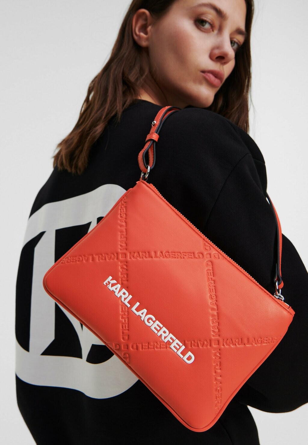 

Сумочка SKUARE EMBOSSED KARL LAGERFELD, маково-красный