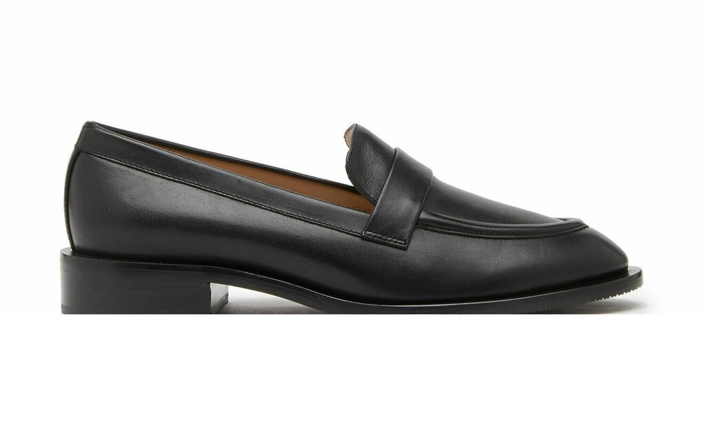 

Слипоны Palmer Sleek Stuart Weitzman, черный