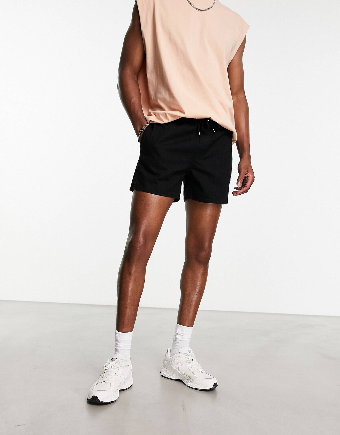 

Черные джинсовые шорты без застежки ASOS DESIGN