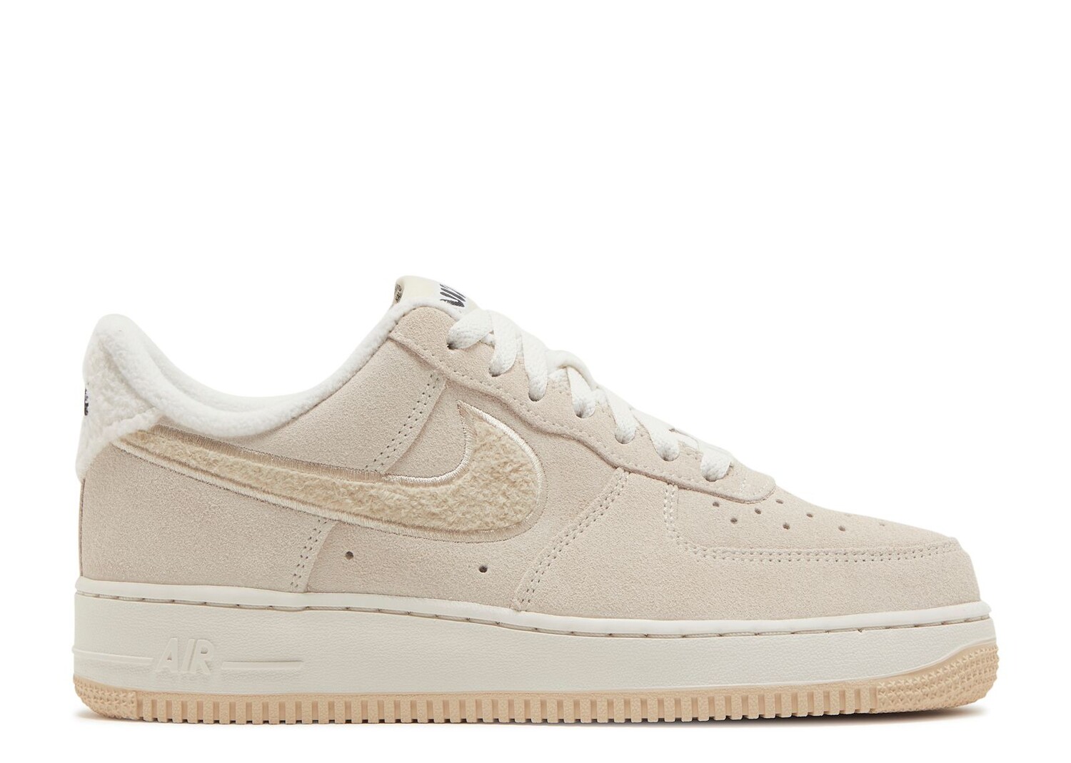 

Кроссовки Nike Wmns Air Force 1 '07 Se 'Sanddrift Fleece', коричневый