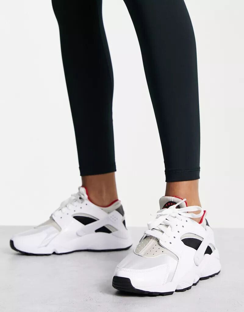 

Кроссовки Nike Air Huarache белого, черного и серого цветов