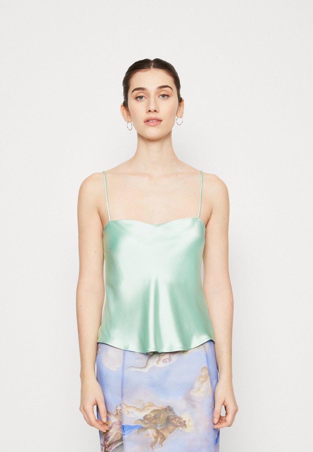 

Топ Gina Tricot