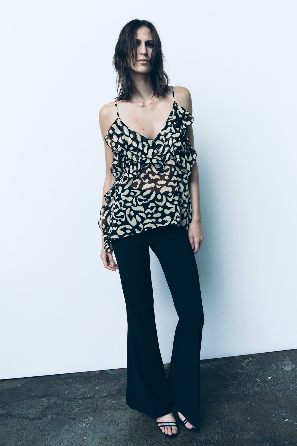 

Топ с оборками с животным принтом Zara, леопард