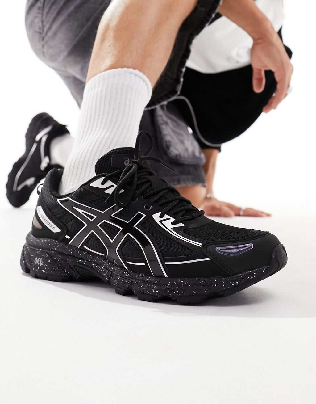 

Черные кроссовки Asics Gel-Venture 6
