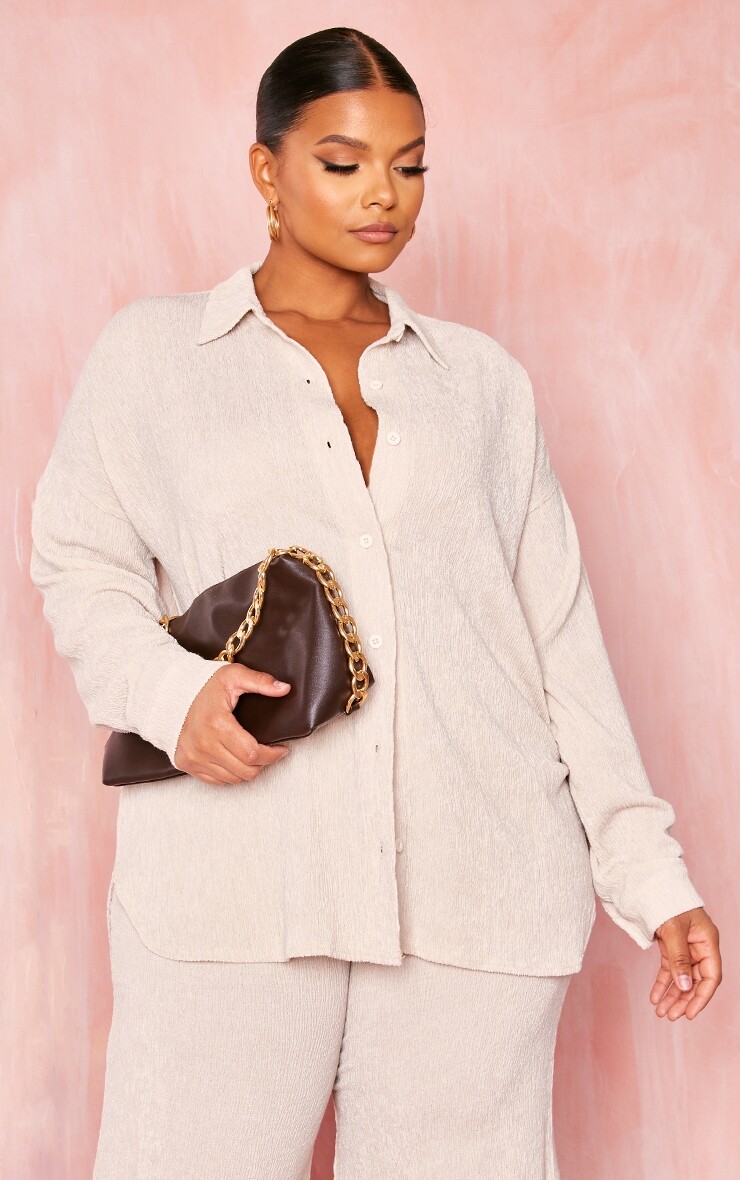 

PrettyLittleThing Рубашка Plus с фактурным жатым рисунком и камнями